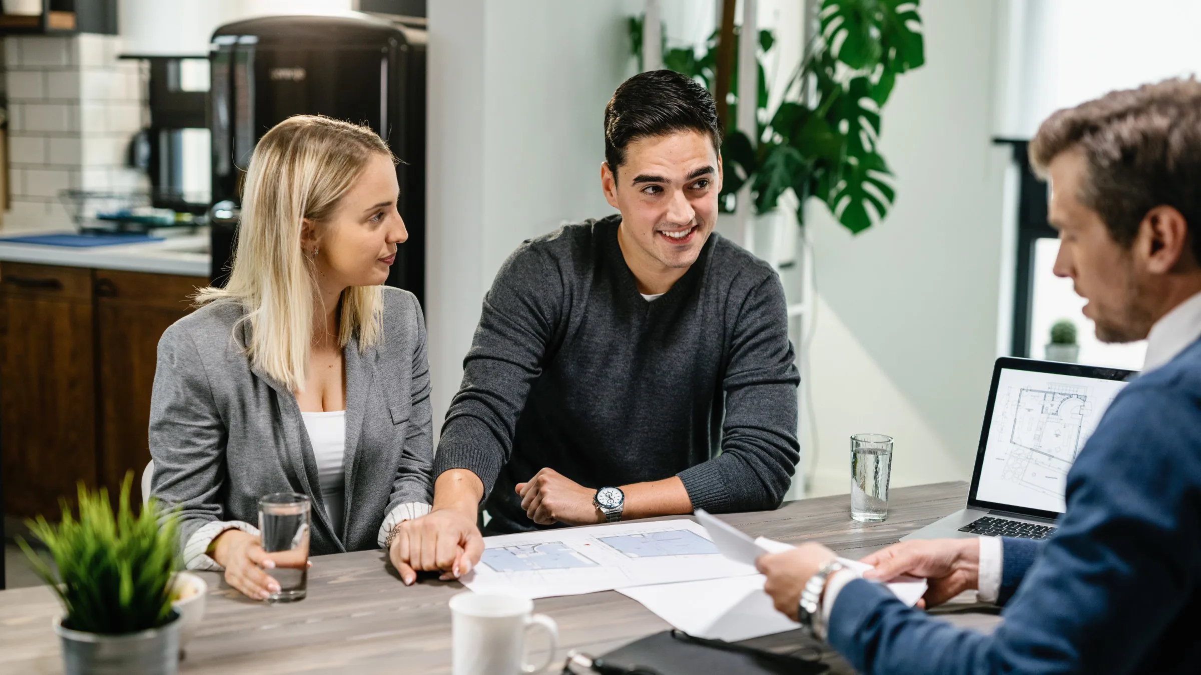 Why Use a Mortgage Broker Instead of a Bank in UAE?